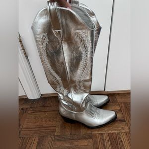 SILVER COWBOYS BOOTS SIZE 9